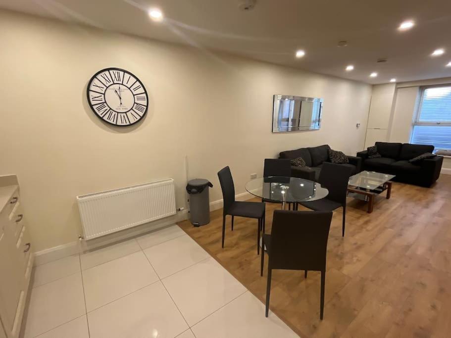 City Beach Gem 5 Adult Spaces Plus Child Dublin Eksteriør billede