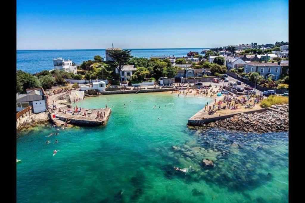 City Beach Gem 5 Adult Spaces Plus Child Dublin Eksteriør billede